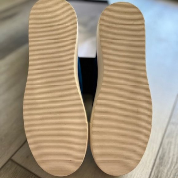 D.A.T.E. Velvet Butterfly Sneakers in Velvet Blue - Size 39 EU / 8.5 US - NWT - Picture 9 of 9